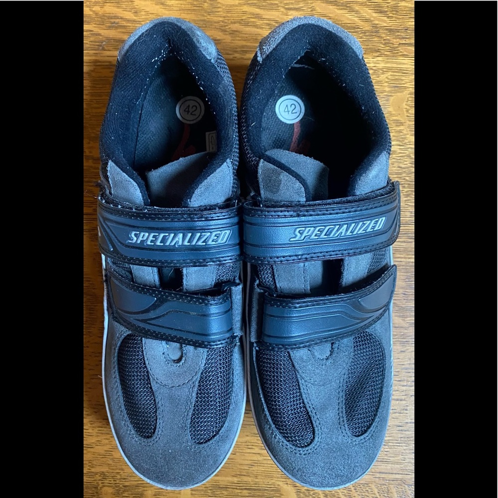 Mizuno bike shoes size 42 (mens 8.5)
